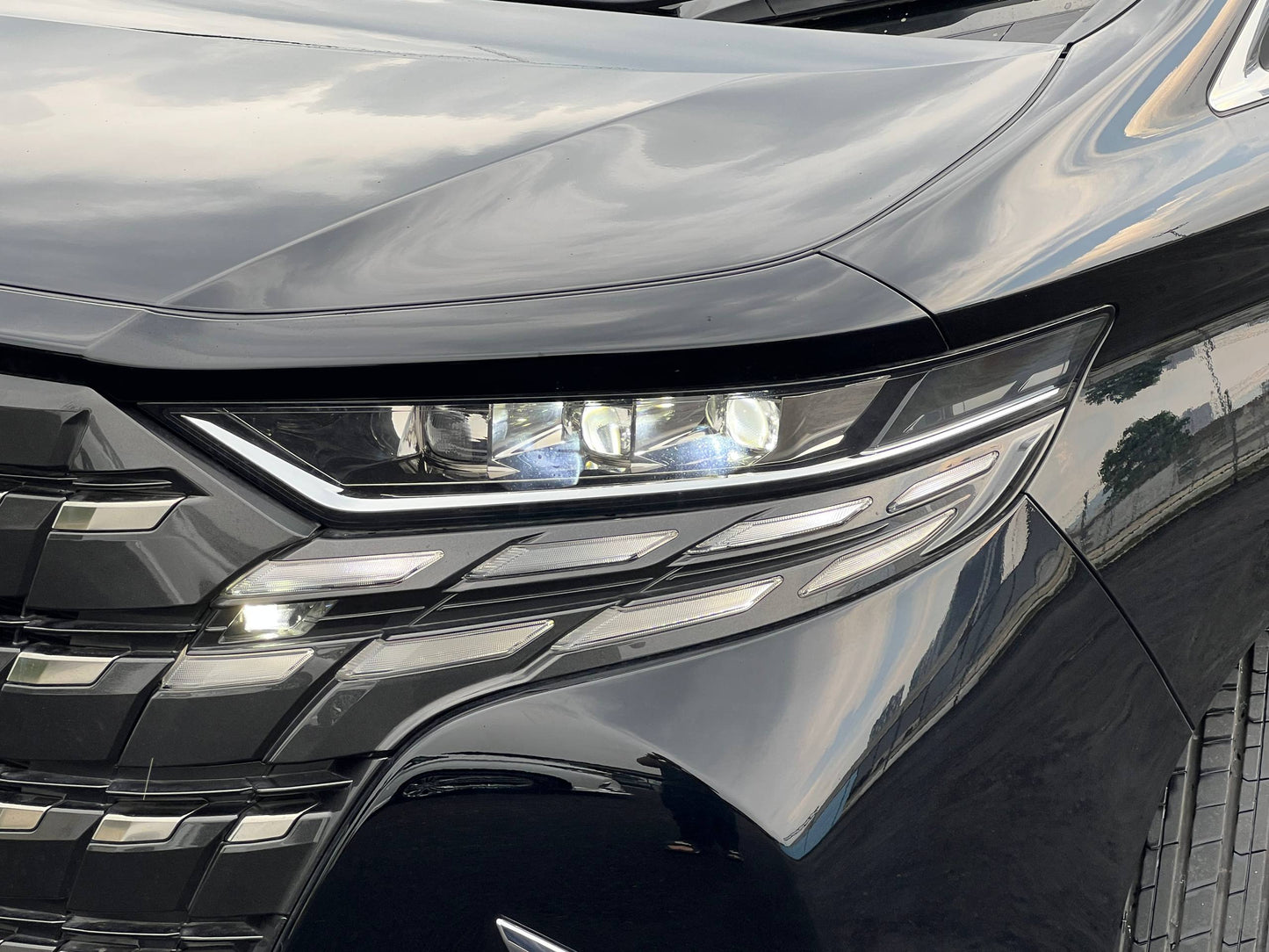 TOYOTA ALPHARD Z MODELLISTA