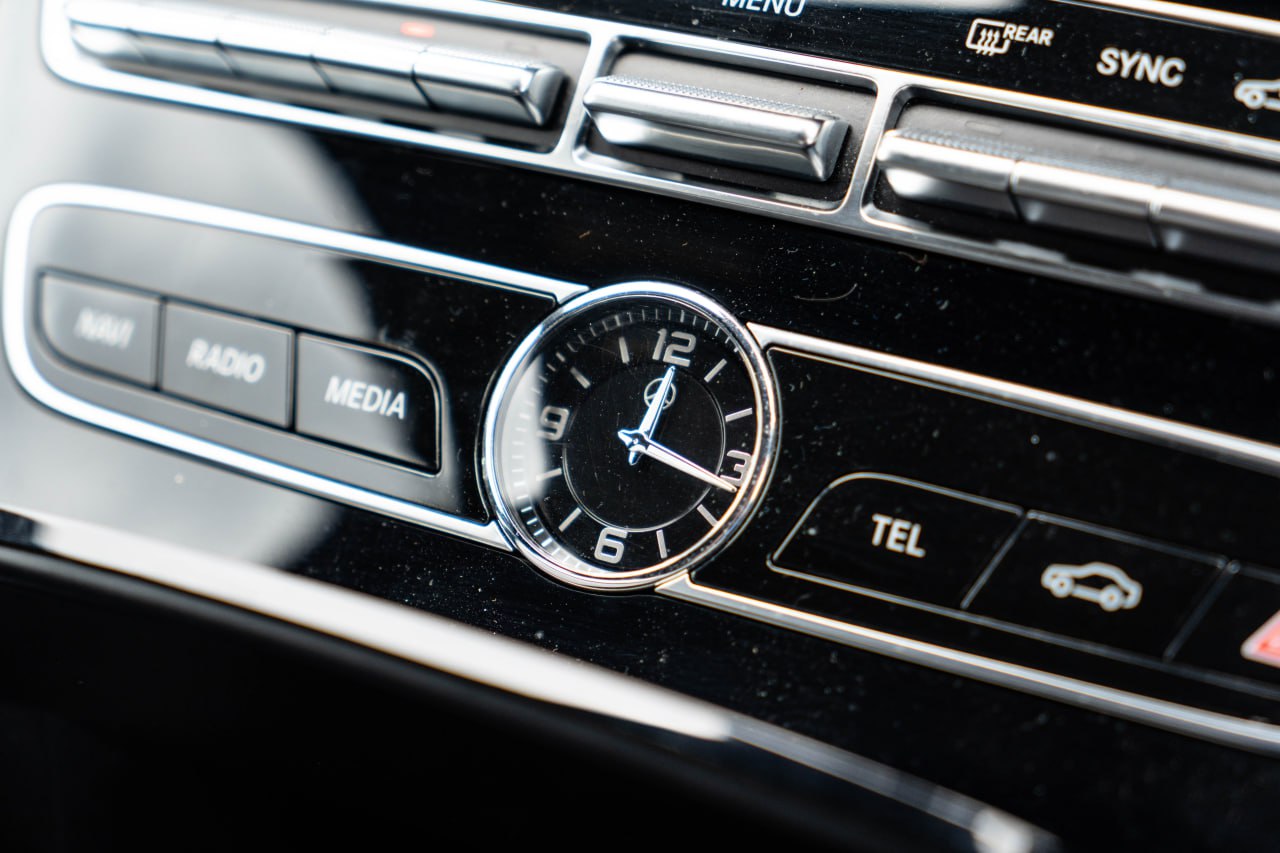 2018 MERCEDES BENZ E200 AMG SPORT 2.0T (WHITE)