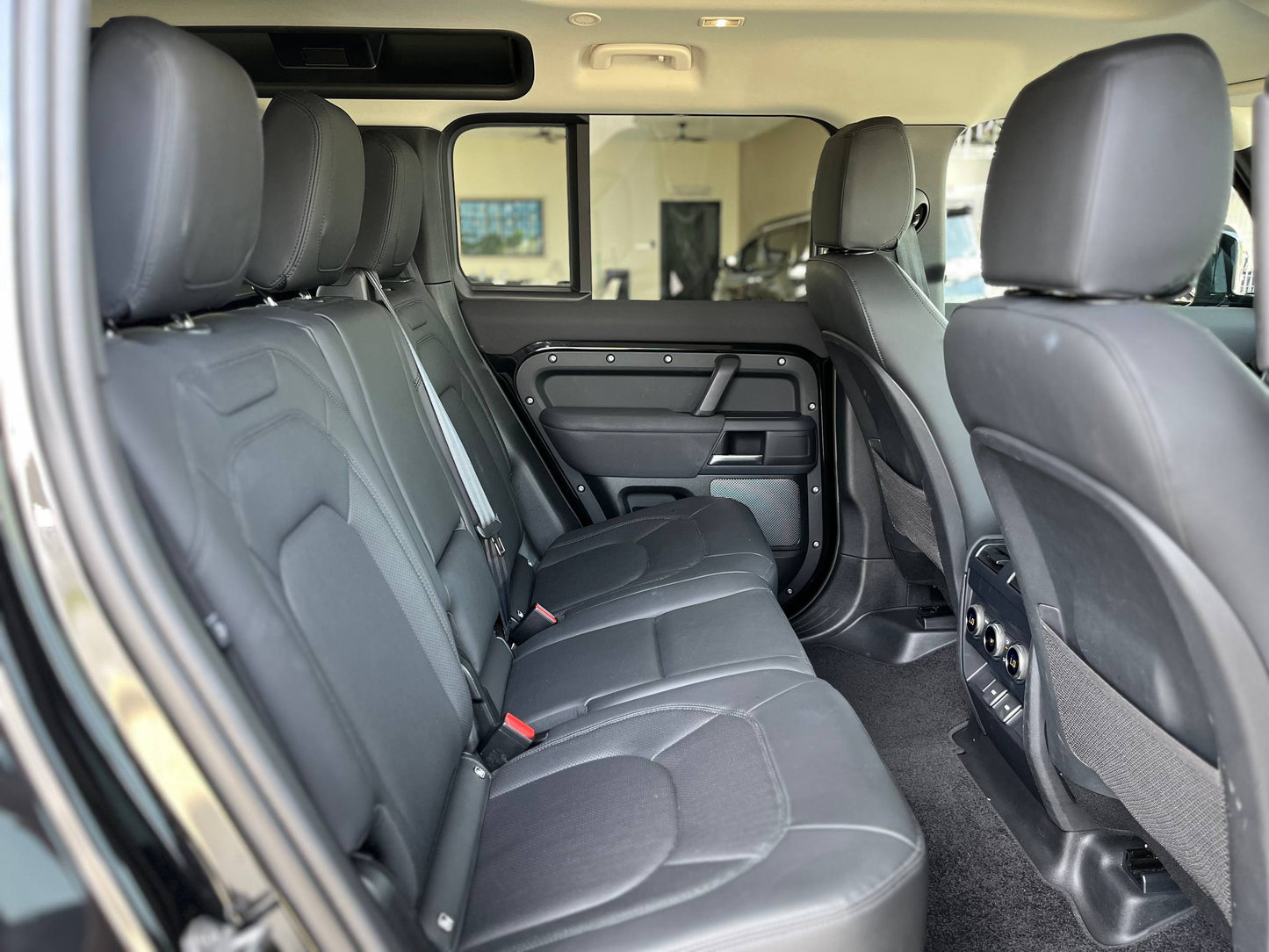 LAND ROVER DEFENDER 110S P300